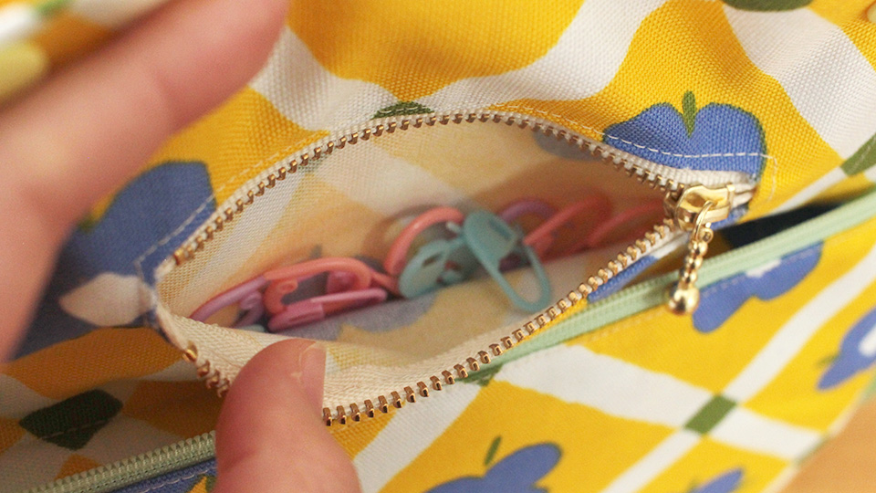 モバ編みポーチ 編みかけポケットファスナー