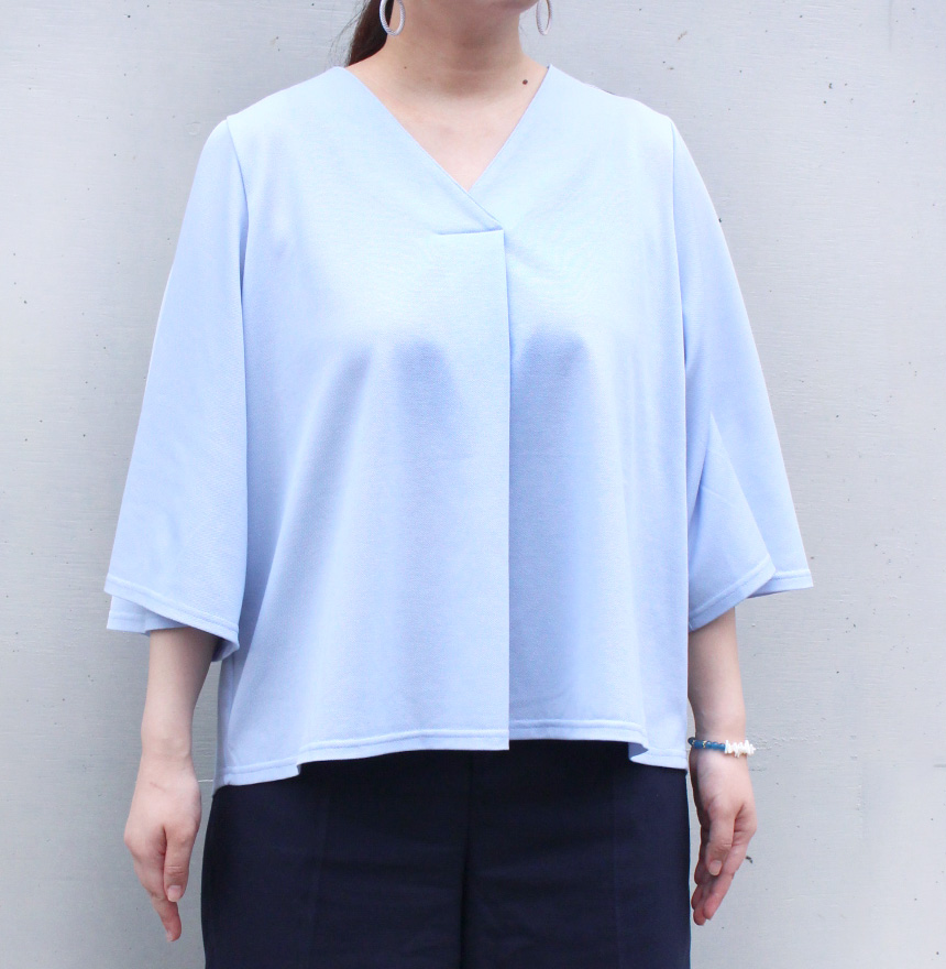 クライ・ムキ式ソーイングスクールのフリーパターン LT-410 Vタックブラウス