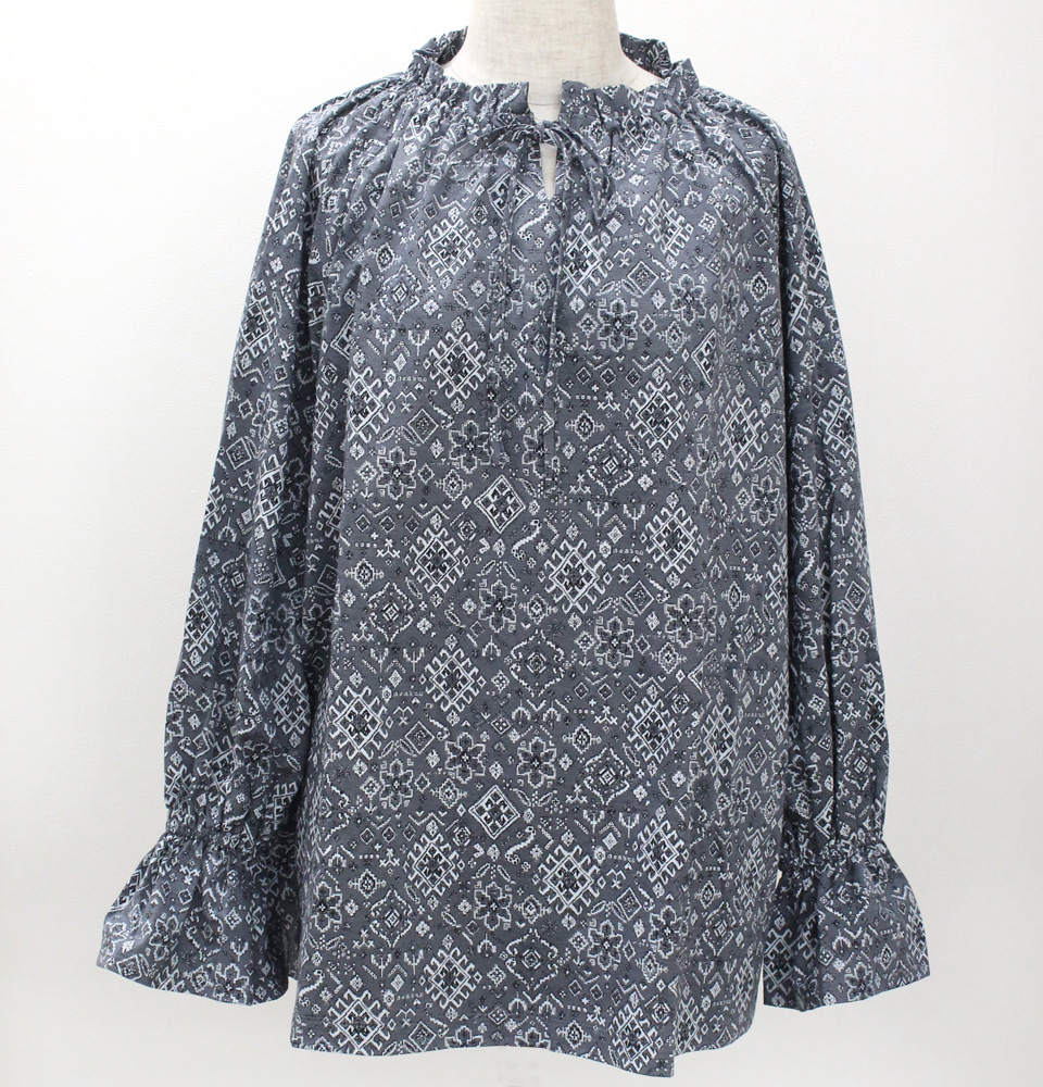 クライ・ムキ式ソーイングスクールのフリーパターン LT-440 ギャザーネックブラウス