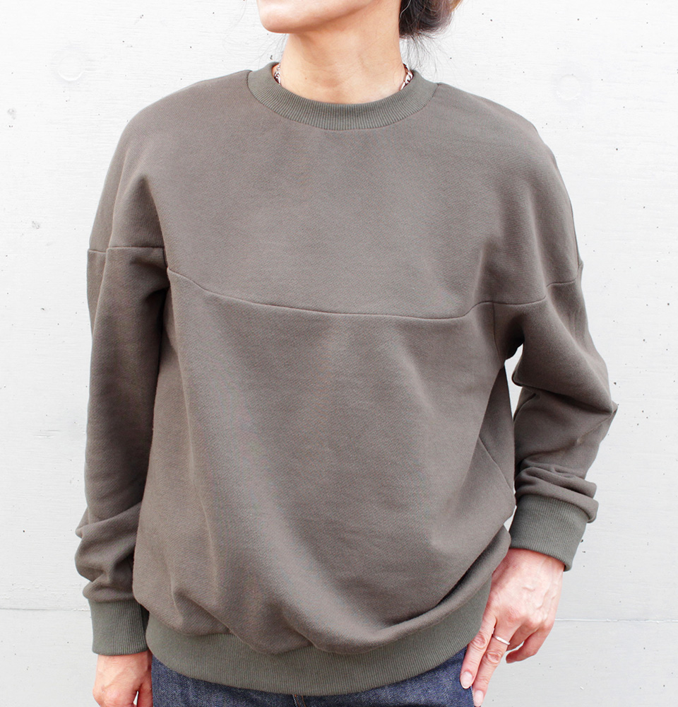 クライ・ムキ式ソーイングスクールのフリーパターン T-559 ラウンドヨークプル