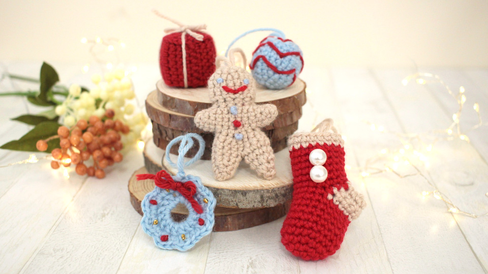 レトロカラーのクリスマスオーナメント「ミニくつした」の編み図